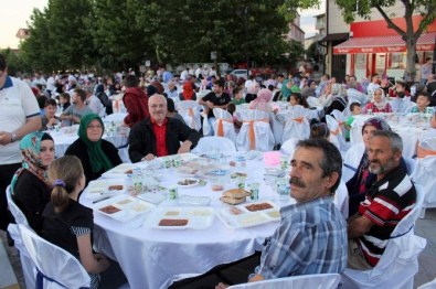 Mahallemde İftar Var Programı Arifiye'de Gerçekleşti