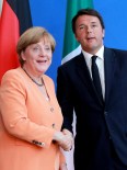 ALEKSİS ÇİPRAS - Merkel-Renzi Ortak Basın Toplantısı