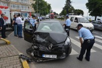 KARADENIZ SAHIL YOLU - Ordu'da Trafik Kazası Açıklaması 2 Yaralı