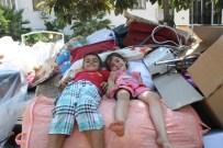 İCRA MEMURU - Ramazan Günü İki Aile Sokakta Kaldı