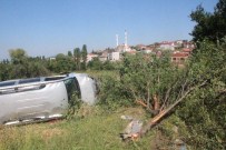 PELITÖZÜ - Takla Atan Araçtan Hafif Sıyrıklar İle Kurtuldu