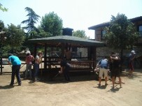 Amerikalı Öğrenciler Önce Gezdi, Sonra Temizledi