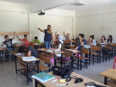 Ayvalık'ta 15 Eylül Ortaokulu Öğrencilerini Yaz Kurslarıyla Destekliyor
