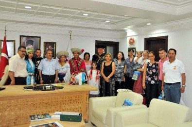 Dans Ve Halk Oyunları Ekiplerinden Başkan Akkaya'ya Ziyaret