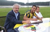 JOSEF DE SOUZA - Josef De Souza imzayı Aattı