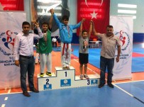 RECEP TOPALOĞLU - Kağıtsporlu 24 Tekvandocu Türkiye Şampiyonası.'Na Gidecek