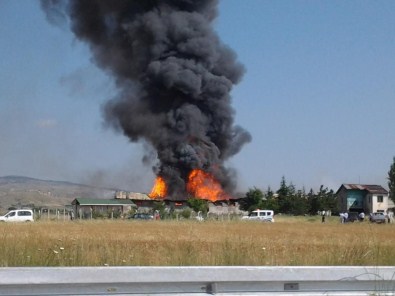 Kazan'da Boya İmalathanesinde Yangın