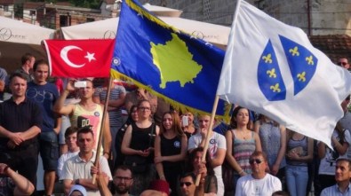 Kosova Srebrenitsa İçin Yürüdü