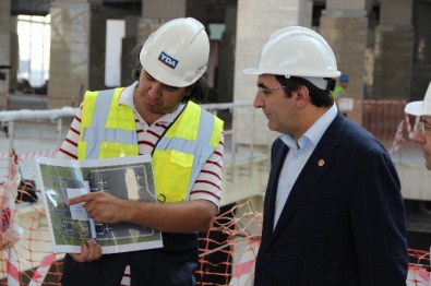 Bakan Yılmaz, Yeni Havalimanı Terminalini Gezdi