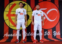 Eskişehirspor'un Yeni Sezon Formaları Tanıtıldı