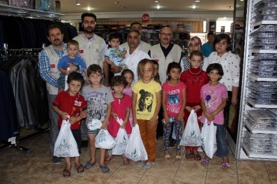 Hayrat İnsani Yardım Derneği'nden Çocuklara Bayramlık