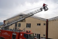 Isparta'da Boya Fabrikası Yandı