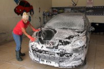 GÜZELLİK SALONU - Kadınlardan Sonra Şimdi De Otomobilleri Güzelleştiriyor