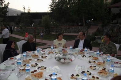 Mehmetçik'ten Gazi Ve Şehit Ailelerine İftar Yemeği