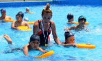 YÜZME KURSU - Öğrenciler Havuzlara Akın Ediyor