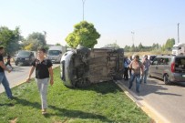 Orta Refüje Çarparak Takla Atan Araçtaki 4 Kişi Yaralandı