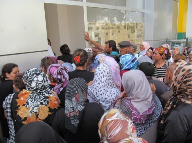 Tokat'ta Dağıtılan 50 Liralık Yardım İzdihama Neden Oldu