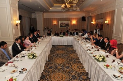 Vali Taşyapan Vali Yardımcısı Ve Kaymakamlarla İftarda Bir Araya Geldi