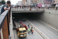 Yozgat'ta Vinç Üst Geçide Çarptı