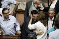 KURTARMA PAKETİ - Yunan Parlamentosu Çipras'ın Önerilerini Kabul Etti