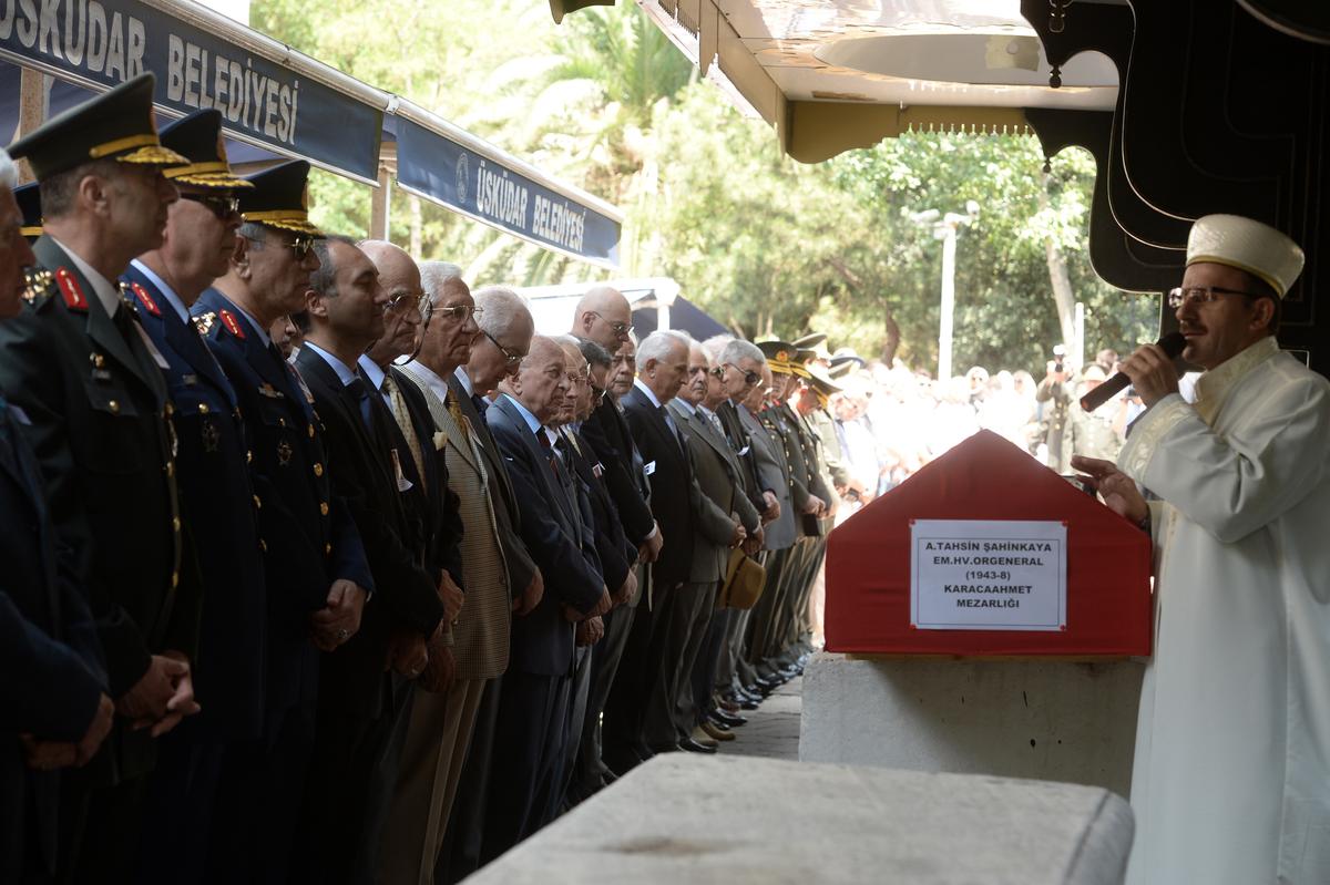 12 Eylül darbe komutanı Şahinkaya son yolculuğuna uğurlandı