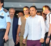 ROBİN VAN PERSİE - Van Persie için coşkulu karşılama