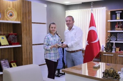 Başkan Şahiner'den TEOG'da Dereceye Giren Öğrencilere Ödül