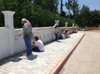 Beş Ülkeden Gençler Okul Ve Mezarlık Duvarlarını Boyadı