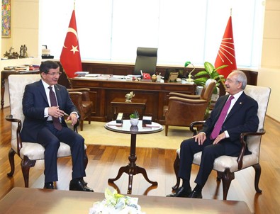 Davutoğlu CHP Genel Merkezi'nde Kılıçdaroğlu ile görüştü