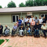KAR TOPU - İş Adamından Engellilere Tekerlekli Sandalye Yardımı