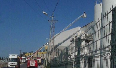 İstanbul'da Ham Madde Fabrikasında Korkutan Yangın