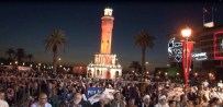 İzmir'de Binler Kadir Gecesi'nde Aynı Safta Namaza Durdu