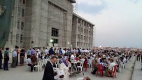 SELIM PARLAR - Kur'an Kursu İnşaatı Önünde İftar Yemeği