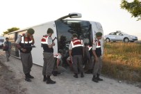 Niğde'de Otobüs Şarampole Devrildi Açıklaması 25 Yaralı