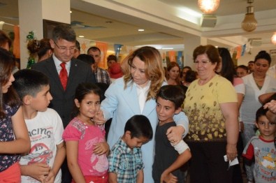 AK Parti'den Çocuklara Bayramlık