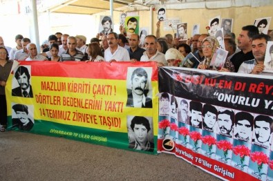 Diyarbakır'da 33 Yıl Önceki Açlık Grevinde Hayatını Kaybedenler Anıldı