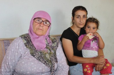 İki Çocuğuyla Yardım Bekliyor