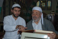 ZİKİR - İtikâfa Girdi Dört Günde Kur'an-I Kerim'i Öğrendi