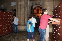 RÜSTEM PAŞA - Kadir Gecesi'nde Rüstem Paşa Camii Doldu Taştı