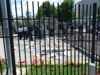 SÜT ÜRETİCİSİ - Kosova Başbakanlığı Önünde Sütlü Eylem