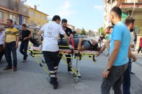 Motosiklet İle Minibüs Çarpıştı Açıklaması 1 Yaralı