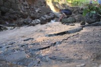 TAŞERON FİRMA - Su Borusu Patladı, Şehrin Göbeği Şelale Ve Irmağa Döndü