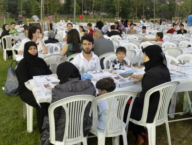 Suriyeli Sığınmacılara İftar