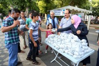 DEMOKRASİ PARKI - Suriyelilerden İftar Paketi