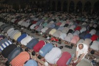 ULU CAMİİ - Tarihi Ulu Camii Kadir Gecesi'nde Doldu Taştı