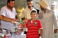 SÜLEYMAN ŞAH - Çadır Kentte Bayram Şekeri Dağıtıldı