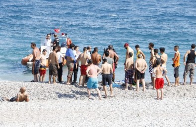 Dünyaca Ünlü Konyaaltı Sahili'nde 'Trajikomik' Kayıp İhbarı