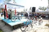 OLİMPİYAT PARKI - Erzurumlu Çocuklara Karne Hediyesi