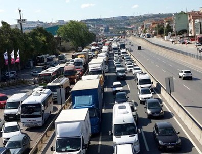 İstanbul'da trafik kabusu erken başladı