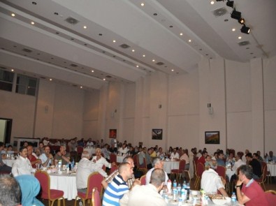 Muş'ta Özel İdare Çalışanları İftar Sofrasında Bir Araya Geldi